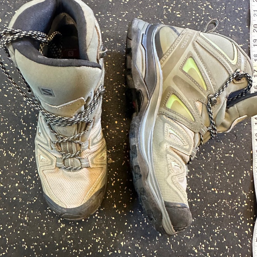 Salomon Women's Hiking Boot, US sz 9